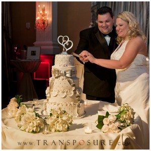 Roman Jewelers Wedding Winners cutting the cake at their wedding