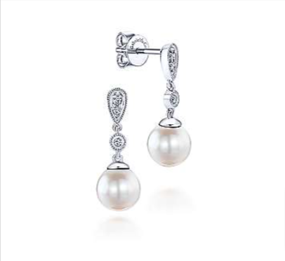 Of Great Price: Facts and Folklore of Pearls